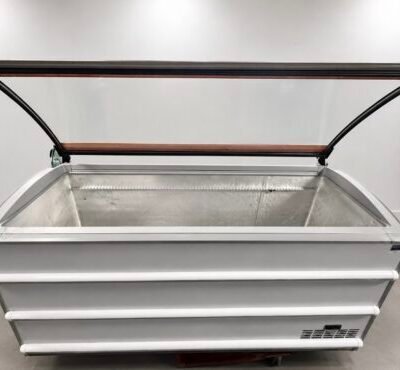 Commercial Chest Freezer Novum 1.7m curved top glasses.
