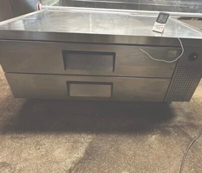 commercial under-counter refrigerated chef base with two drawers ( True )