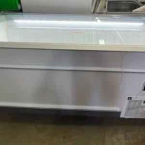 Commercial Chester Freezer Novum New model 1.7 m Curved top glasses including shipping.